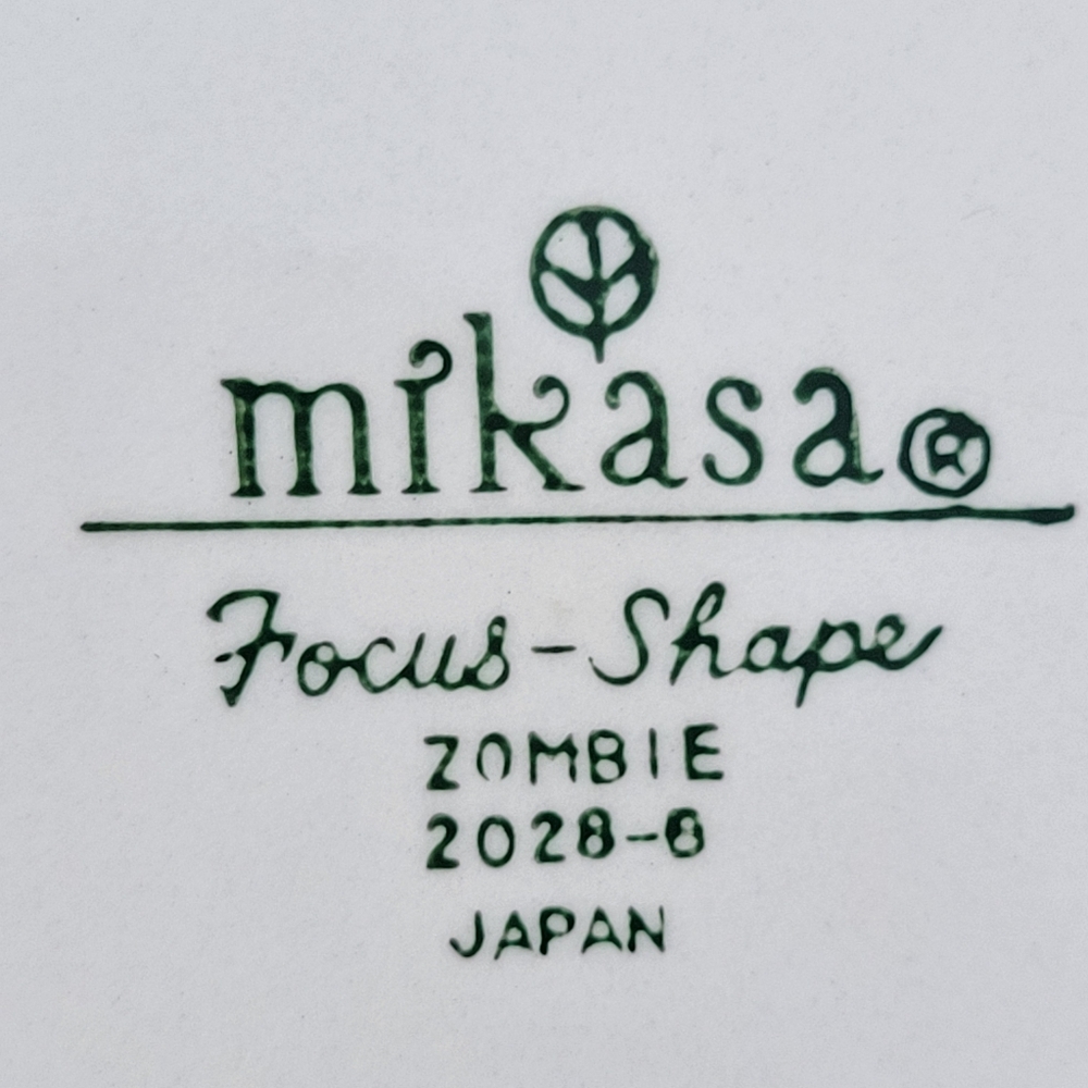 Mikasa Focus-Shape Zombie Saucers (2) Pattern #2028-8? Japan Green Blue Flowers - Picture 2 of 15